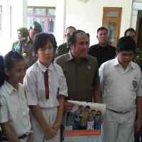 Wakil Gubernur DKI Tinjau UN SMP di Jakarta