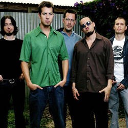 311 Belum Pasti Bawakan Lagu Love Song