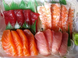 Sashimi Hmm... Oishi Desu!