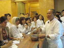 Nyam..Nyam.. Asyiknya Bergumul Cokelat!