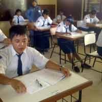 Tanpa Didampingi, Siswa Tuna Rungu Ikut UN 