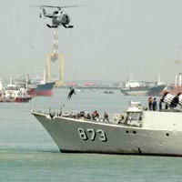 KRI Karel Satsuitubun Tangkap Kapal Angkut BBM Ilegal 