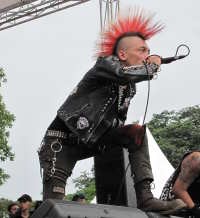 8 Band Metal Bandung Guncangkan Saparua