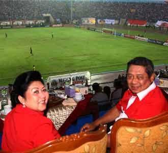 SBY Nonton Arema vs Persitara