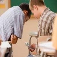 Ponsel untuk Anak Harus Dilengkapi Filter Seks