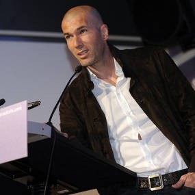 Zidane Belum Siap Melatih Madrid 