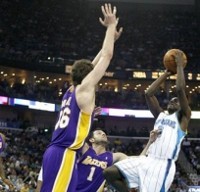 Lakers Disengat Hornets