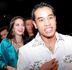 Nia Ramadhani Nangis & Minta Maaf Langkahi Kakaknya