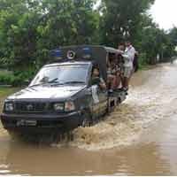 Ratusan Siswa Dievakuasi Truk Kodim untuk UN