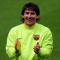 Bendtner Sanjung Messi