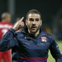 Lisandro Dekatkan Lyon ke Semifinal