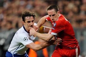 Dramatis, Bayern Sungkurkan Setan Merah