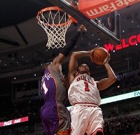 Atasi Bulls, Suns Masuk Playoff