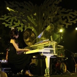 Aksi Imogen Heap Bikin Jakarta Terkesima