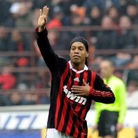 Dinho Tunda Pembicaraan Kontrak Baru