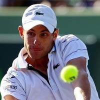 Roddick Melangkah Ringan ke Semifinal