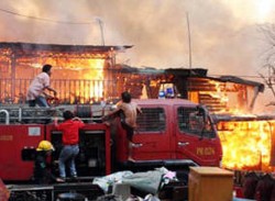  Api Makin Membesar, Petugas Kesulitan Cari Sumber Air