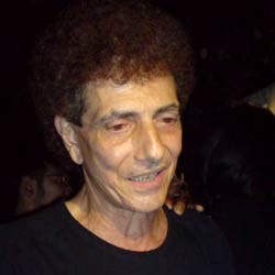 Jadi Gay, Ahmad Albar Tegang