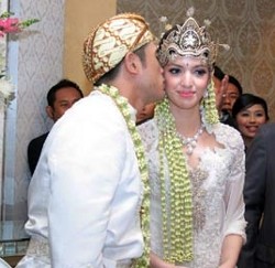 JK Antre di Resepsi Nia Ramadhani-Ardi Bakrie