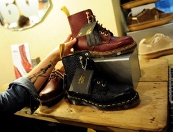 50 Tahun Dr. Martens Mengeluarkan Sepatu Limited Edition