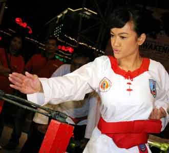 Julia Perez Punya Tenaga Dalam