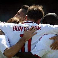 Tundukkan Cagliari, Milan Jaga Peluang