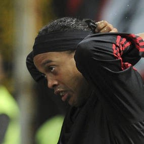 Ronaldinho Ingin Bertahan di Milan