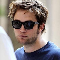  Terlalu Populer, Robert Pattinson Tidak Punya Teman
