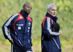 Soal Gallas, Domenech Serang Arsenal