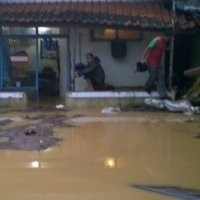 2 Rumah Rusak Akibat Banjir Lumpur di Cisaranten