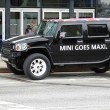 Mini Cooper Hummer Beredar di New York