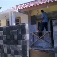 Dua Rumah Arafat yang Sederhana dan Mewah