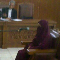 Ketua Majelis Hakim Tak Datang, Sidang Putri Munawaroh Ditunda