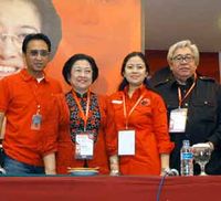 Prananda Tampil Bareng Mega dan TK