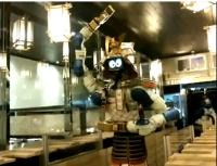 Robot Pramusaji Beraksi di Restoran