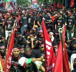  Ratusan Kader PDIP Pro Oposisi Pawai Jaran Kepang