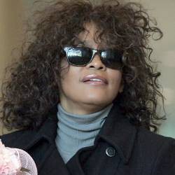 Sakit Lagi, Whitney Houston Tunda Tur Comeback