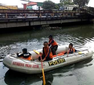 Pencarian Tukang Becak Hanyut di Sungai