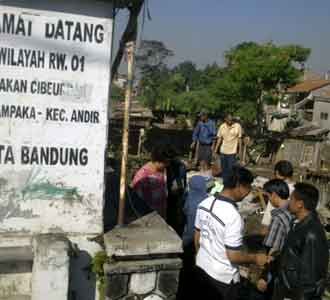 Sunga Meluap Kantor RW Ambruk