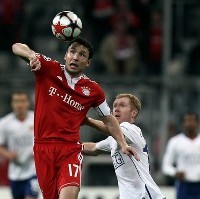 Van Bommel Kecewa & Senang dengan MU