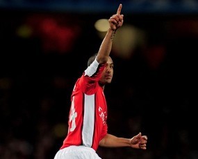 Walcott Siap Larikan Arsenal ke Semifinal