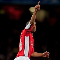 Walcott Siap Larikan Arsenal ke Semifinal