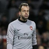 Bukan Walcott, Tapi Almunia