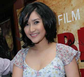 Zora Pasca Melahirkan