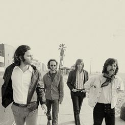 The Doors Ungkap Rahasia Lewat When Youre Strange 