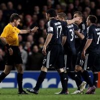 Rafael Dikartu Merah karena Pemain Bayern