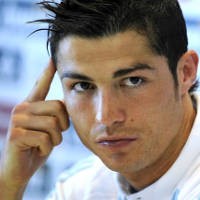 Ronaldo: Saya Beda dengan Messi 
