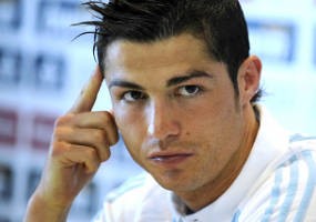 Ronaldo: Saya Beda dengan Messi 