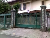 Penjaga Rumah Sebut SJ ke Luar Negeri
