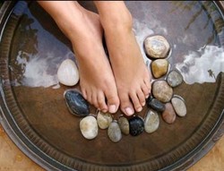 Yuk Manicure-Pedicure Sendiri di Rumah!